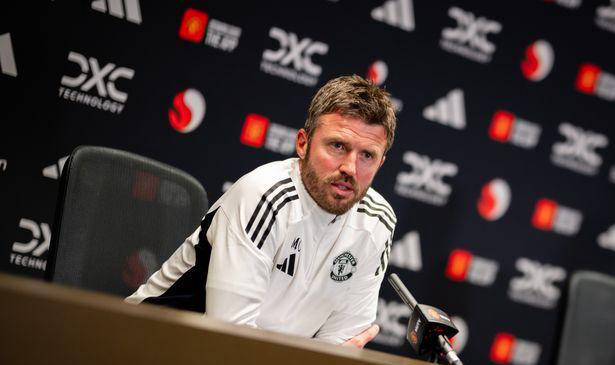 一夜巨变！曼联新帅人选曝光，欧冠前景再添变数